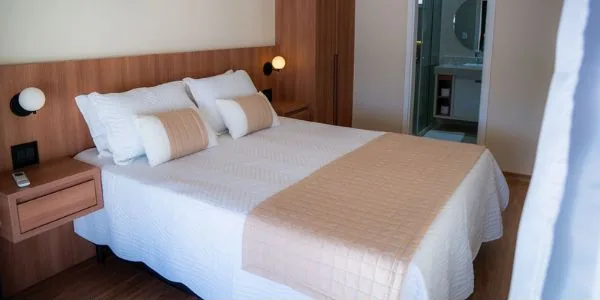 Quarto de casal de uma das casas da Granja Vista Linda